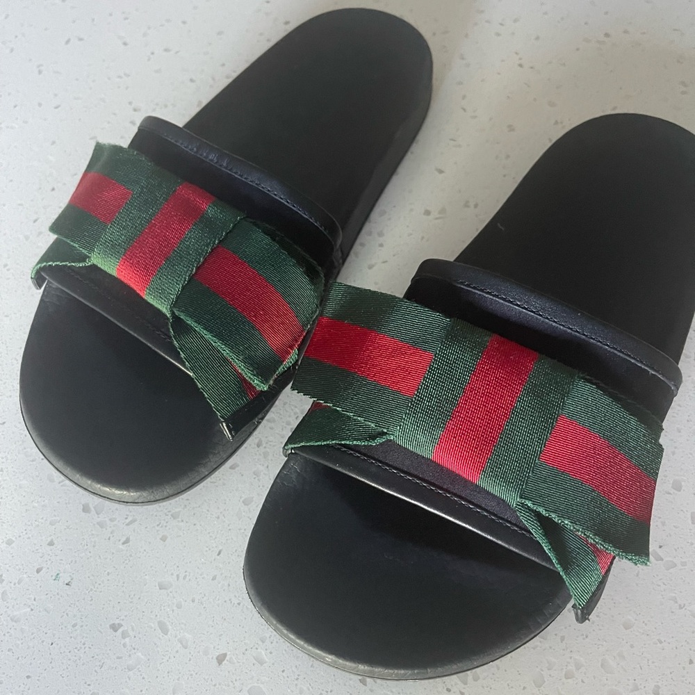 Gucci Slides with bow classic